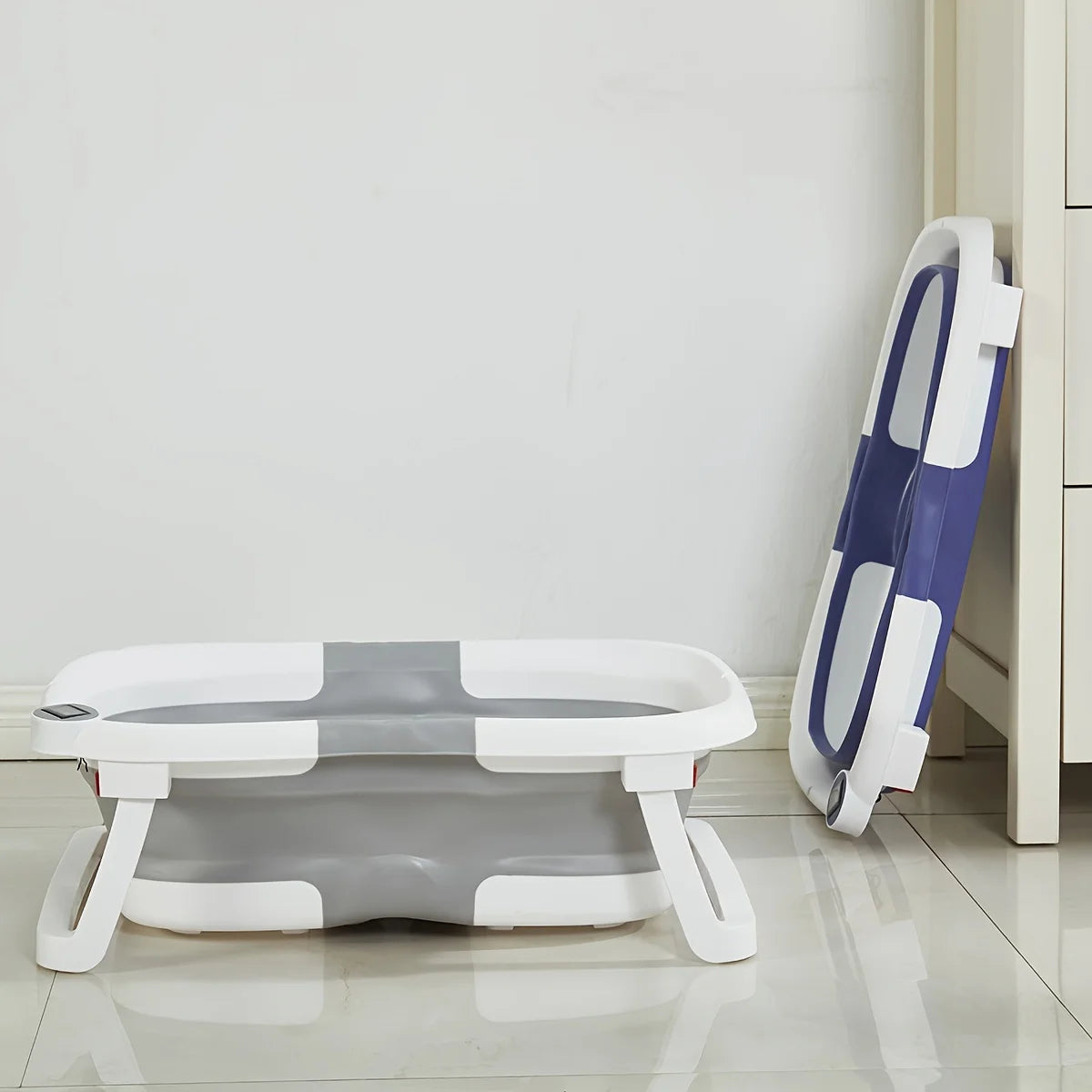 Devine In Out Temperature Sensing Foldable Baby Bathtub