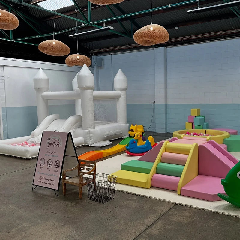 Inflatable Bouncy Castle For Kids With Water Slide