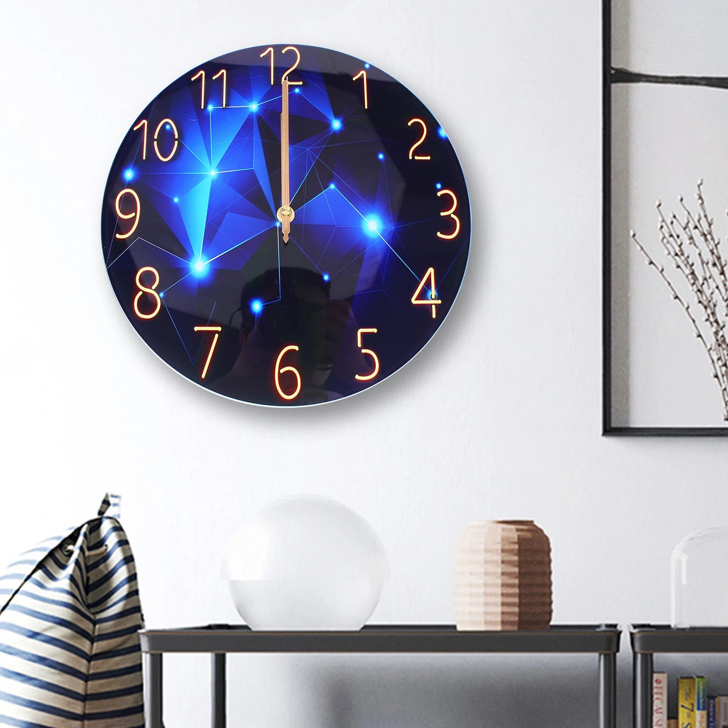 Hign-Concerned Modern Wall Clock Sleek Elegant Design